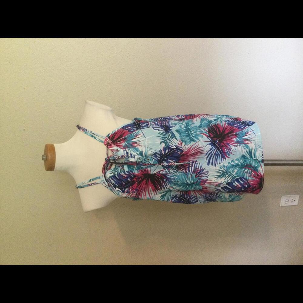 Izzy & Lola - NWT - M - Floral Tank